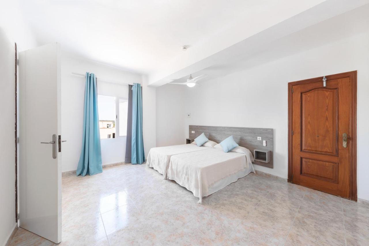 Hostal Cala Llombards מראה חיצוני תמונה