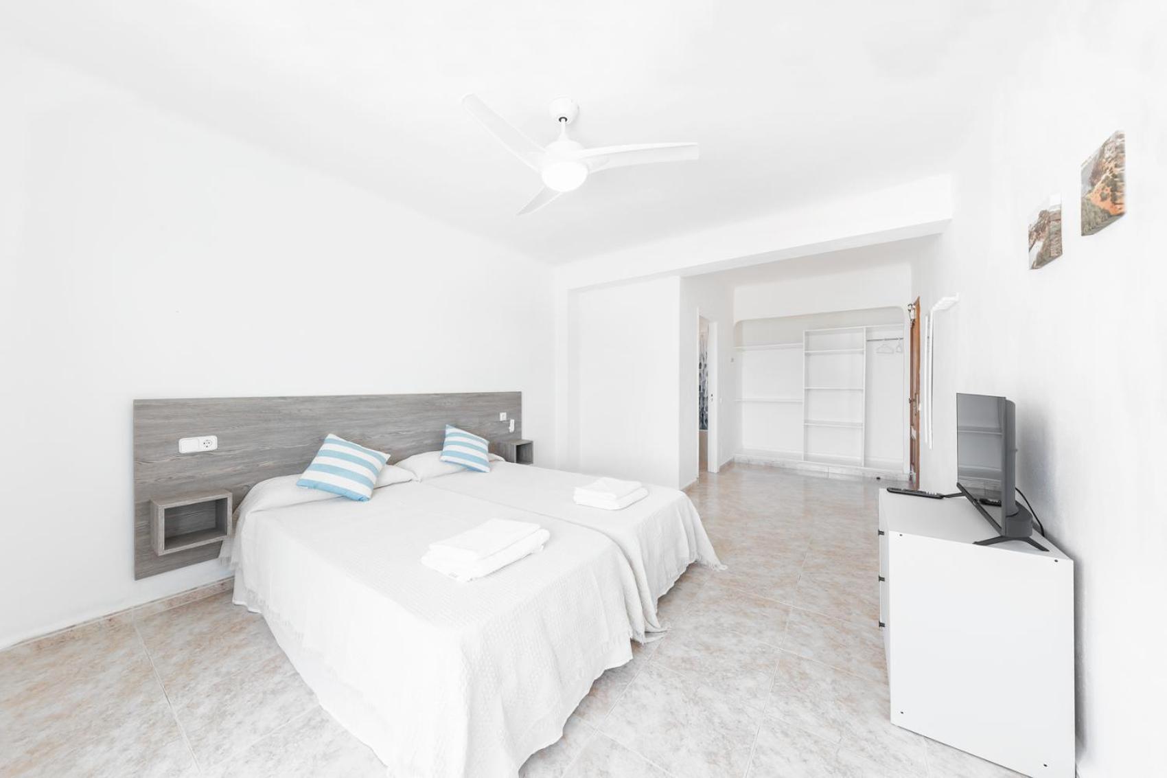 Hostal Cala Llombards מראה חיצוני תמונה