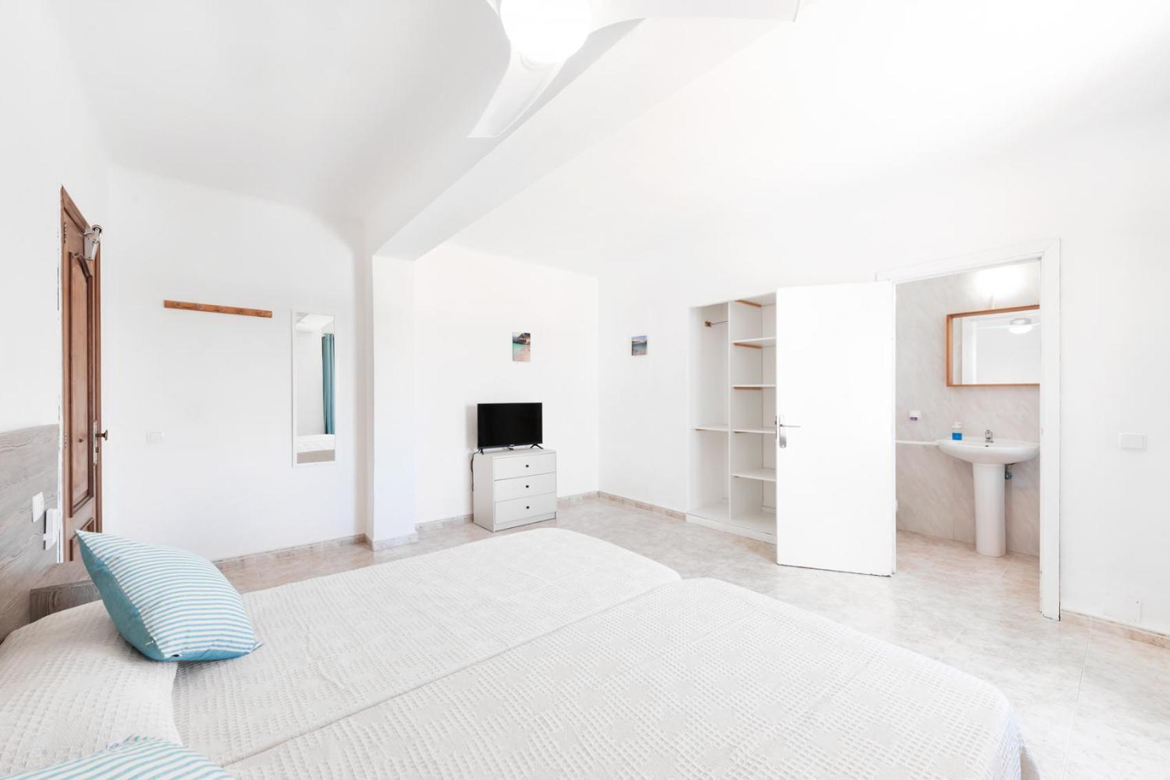 Hostal Cala Llombards מראה חיצוני תמונה