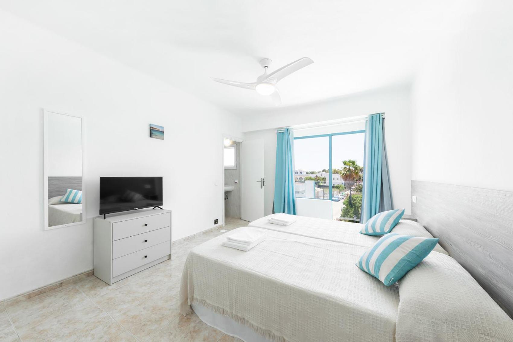 Hostal Cala Llombards מראה חיצוני תמונה